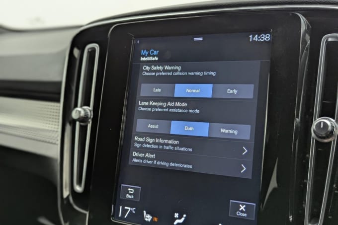2025 Volvo Xc40
