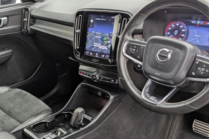 2025 Volvo Xc40