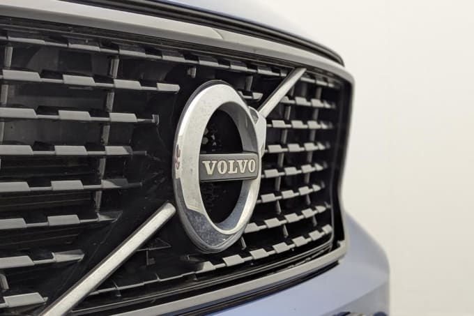 2025 Volvo Xc40