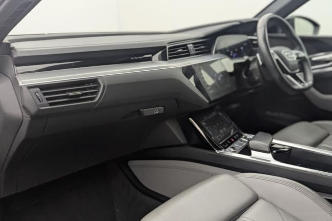 2025 Audi E-tron