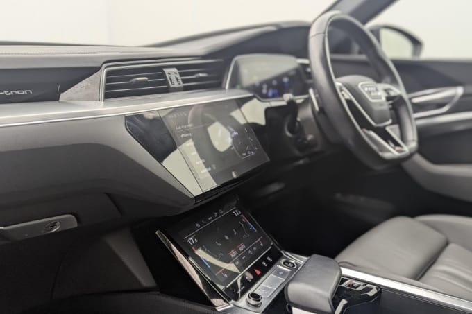 2025 Audi E-tron