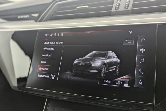 2025 Audi E-tron
