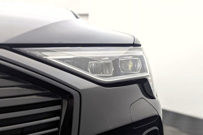 2025 Audi E-tron