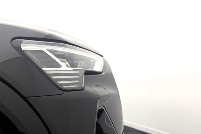 2025 Audi E-tron