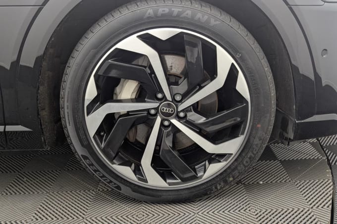 2025 Audi E-tron