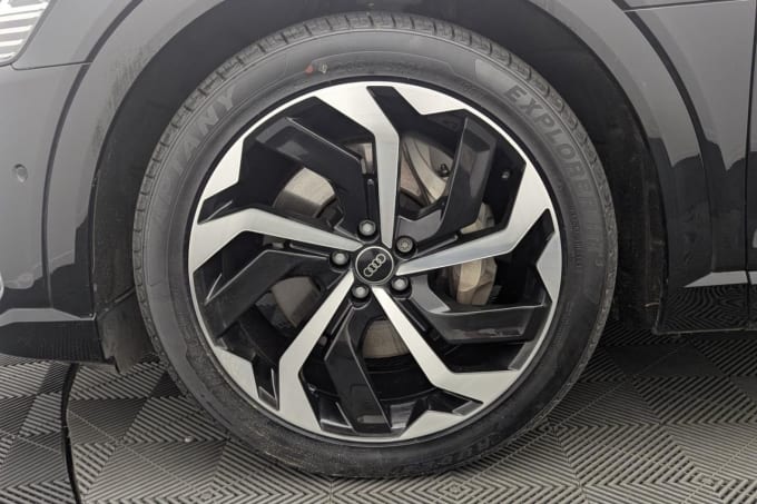2025 Audi E-tron