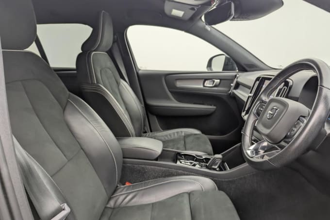 2025 Volvo Xc40