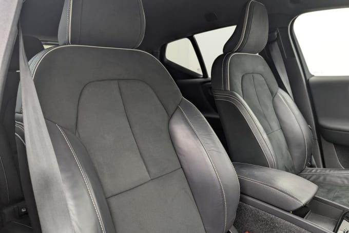 2025 Volvo Xc40
