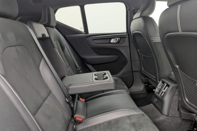 2025 Volvo Xc40