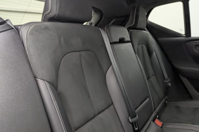 2025 Volvo Xc40