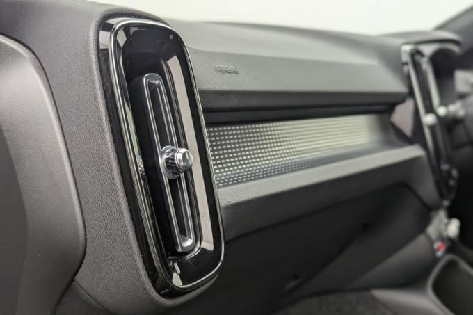 2025 Volvo Xc40