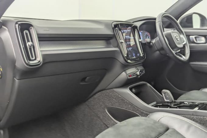 2025 Volvo Xc40