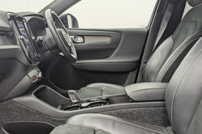 2025 Volvo Xc40