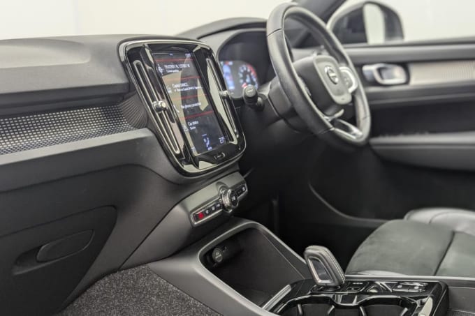 2025 Volvo Xc40
