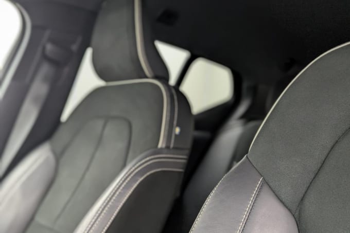 2025 Volvo Xc40