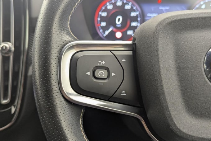 2025 Volvo Xc40