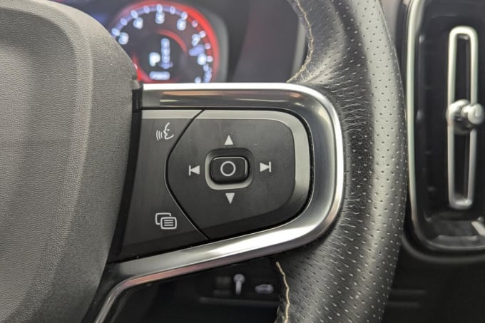 2025 Volvo Xc40