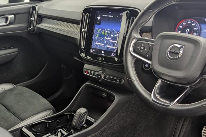 2025 Volvo Xc40