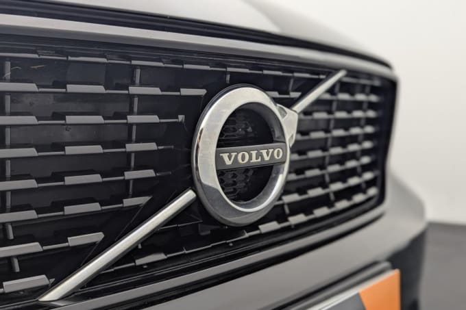 2025 Volvo Xc40