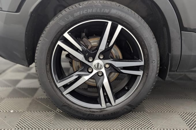 2025 Volvo Xc40