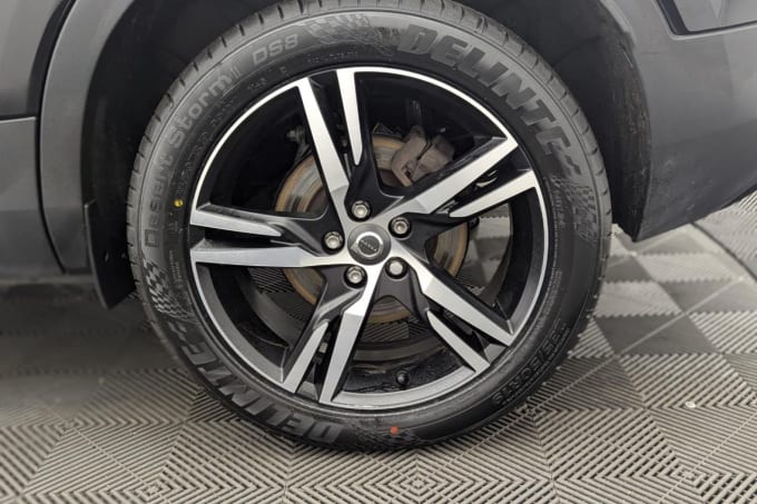2025 Volvo Xc40