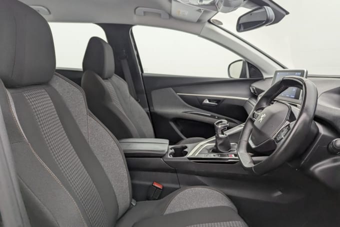 2025 Peugeot 5008