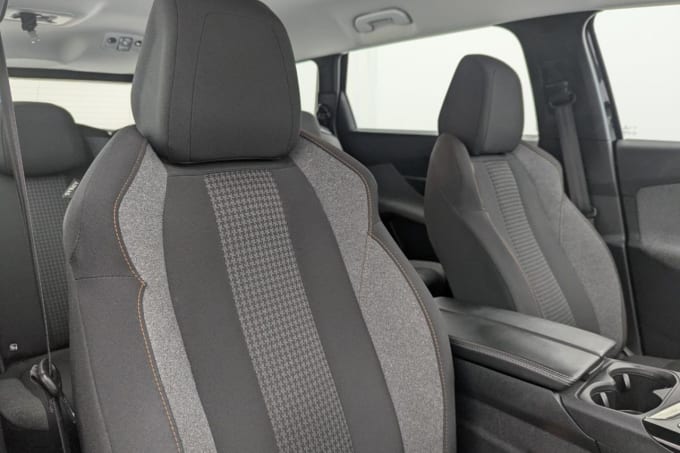 2025 Peugeot 5008