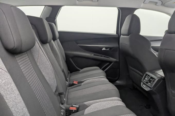 2025 Peugeot 5008