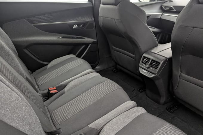 2025 Peugeot 5008