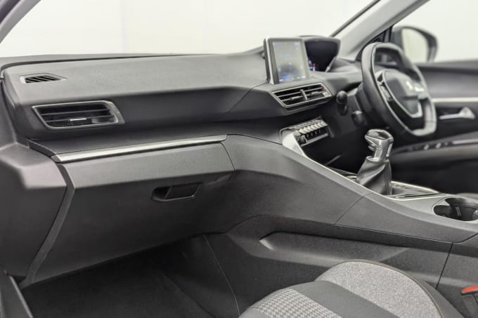 2025 Peugeot 5008