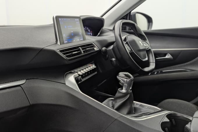 2025 Peugeot 5008
