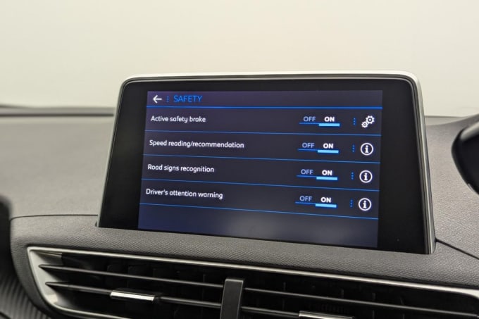 2025 Peugeot 5008