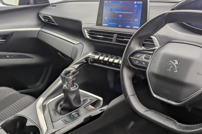 2025 Peugeot 5008