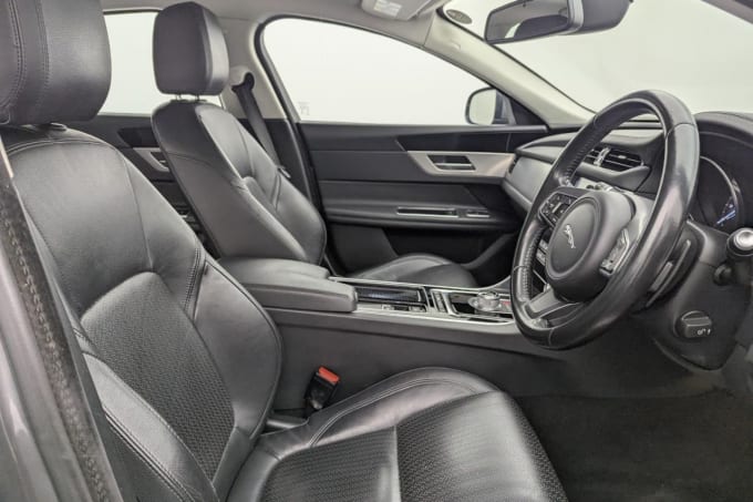 2025 Jaguar Xf