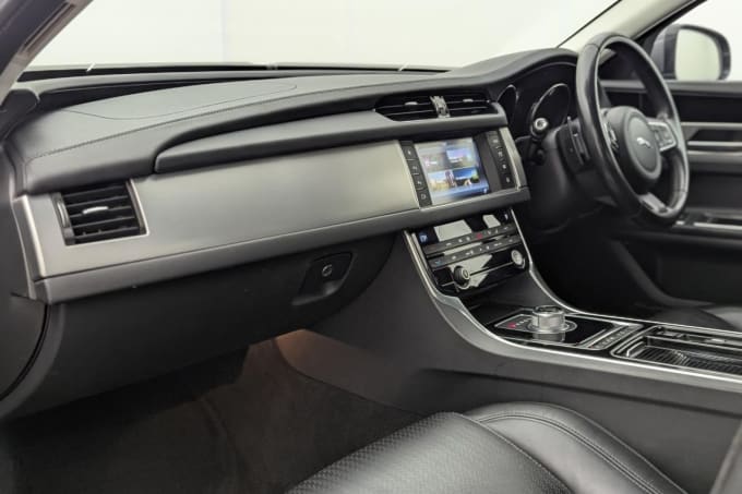 2025 Jaguar Xf