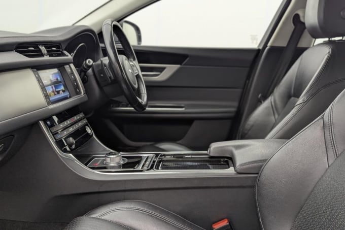 2025 Jaguar Xf