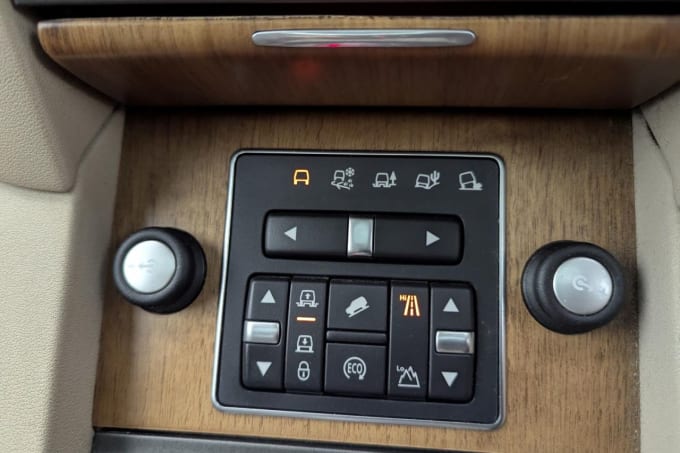 2025 Land Rover Discovery 4