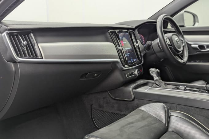 2025 Volvo S90