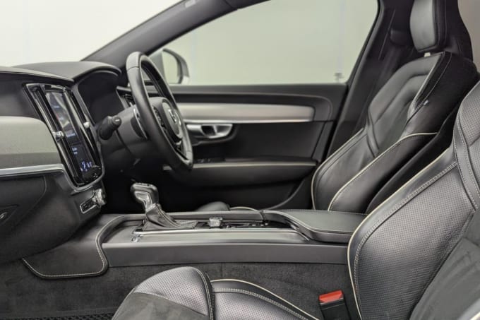 2025 Volvo S90