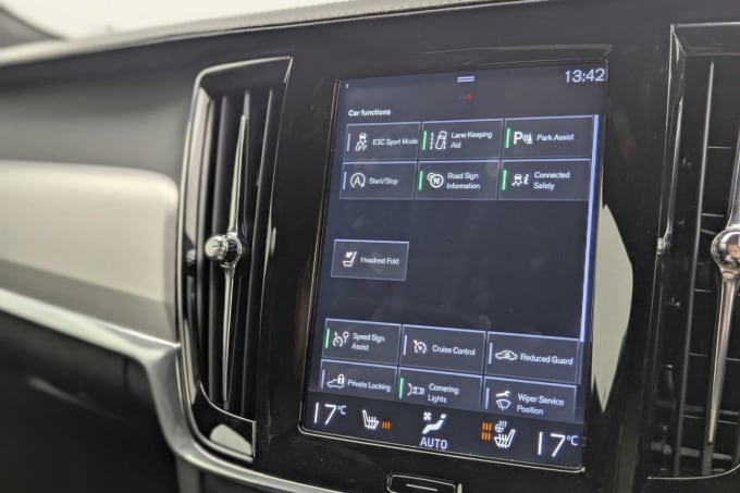 2025 Volvo S90
