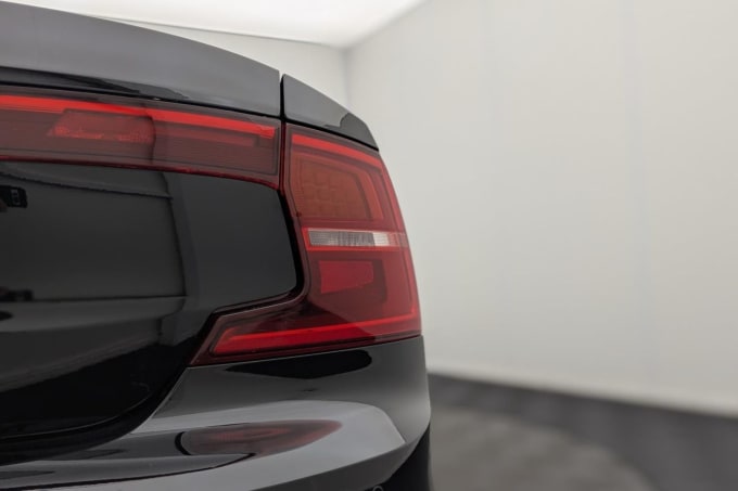 2025 Volvo S90