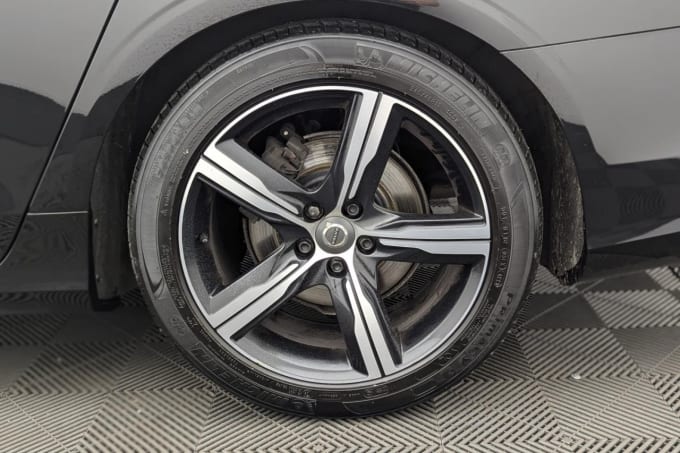 2025 Volvo S90
