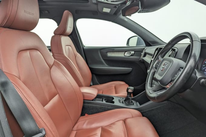 2025 Volvo Xc40