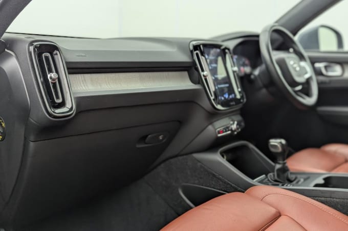 2025 Volvo Xc40