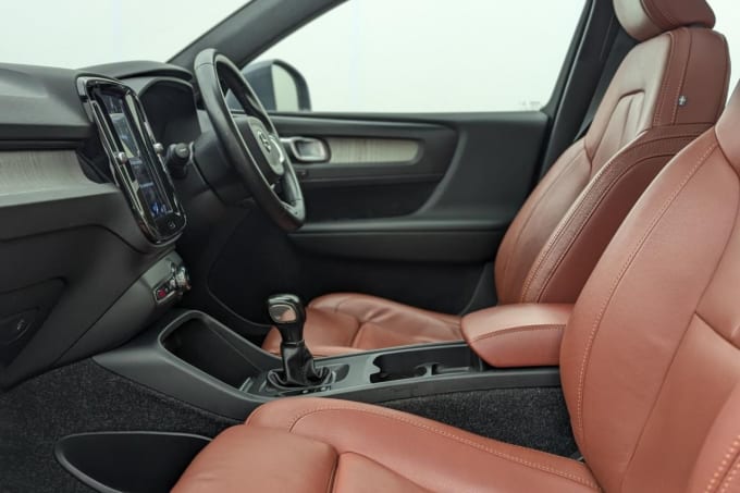 2025 Volvo Xc40