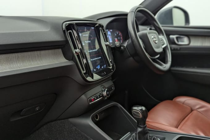2025 Volvo Xc40