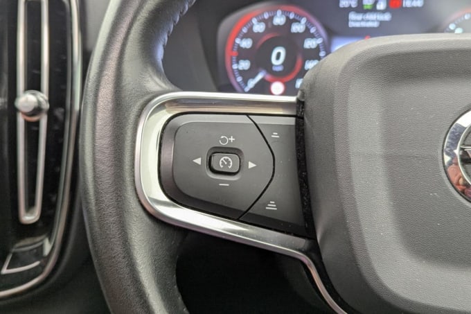 2025 Volvo Xc40