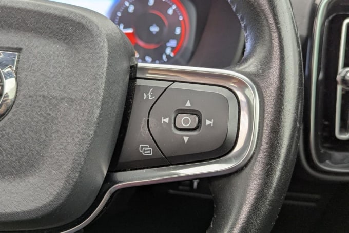 2025 Volvo Xc40
