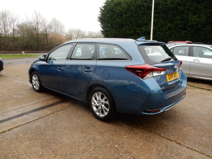 2016 Toyota Auris