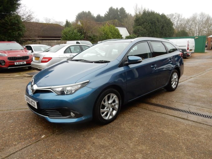 2016 Toyota Auris